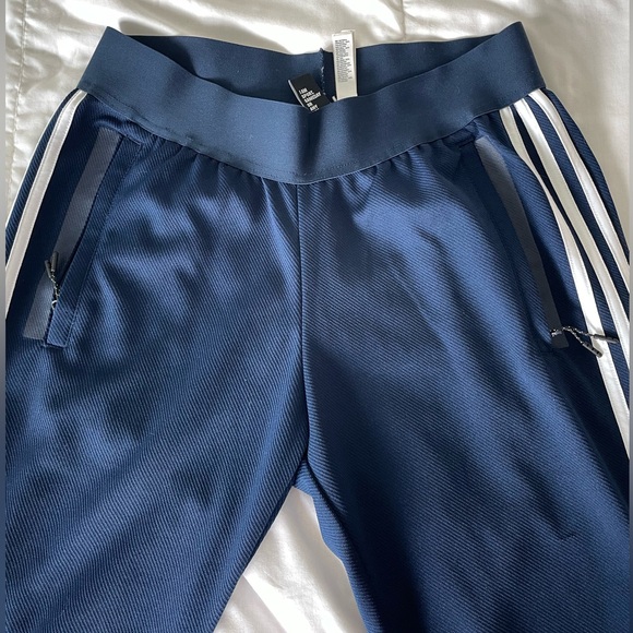 VGUC Adidas Women’s Relaxed Fit Elastic Waistband Trackpants w/Zipper Ankle Sz M - Picture 7 of 13